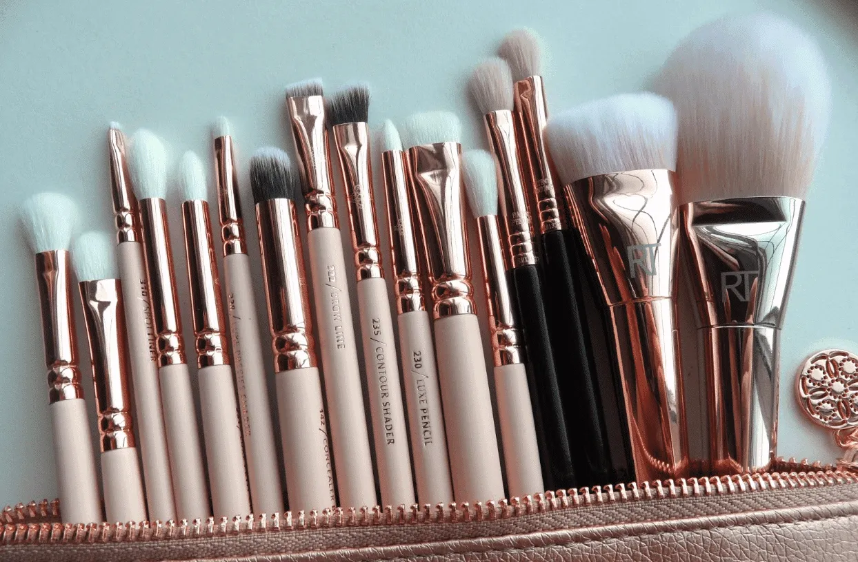 come pulire i pennelli da trucco bene